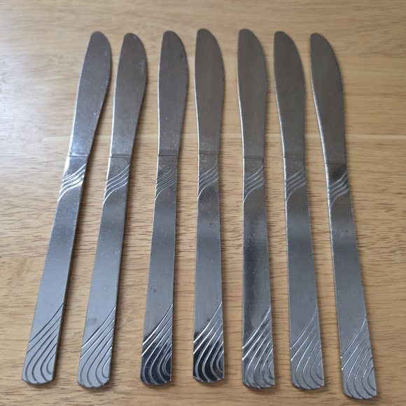 Other - Set of 7 Stainless Steel Dinner Knives 8.5" Unbranded China Swirls/Wavy Flatware